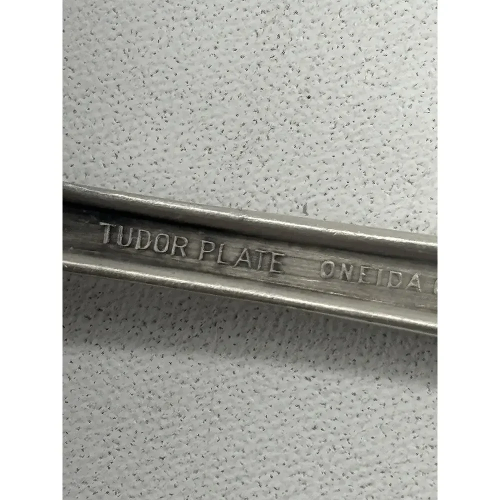 Oneida Tudor Plate Queen Bess II Pierced Pie Server Pastry Cake Serving Spoon